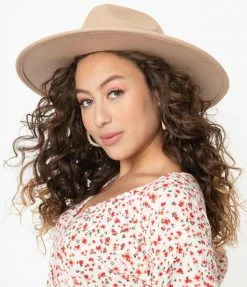 Anarchy Street 1970s Beige Wool Wide Brim Western Hat