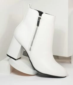 Verona Collection 1960s Style White Leatherette Ankle Booties