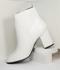 Verona Collection 1960s Style White Leatherette Ankle Booties