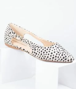 Unique Vintage Cheetah Print Suede Flats