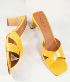 Verona Collection Retro Style Mustard Embossed Crocodile Heels