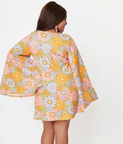 Smak Parlour Plus Size Avocado Green & Multicolor Daisy Downtown Scene Dress 1960s