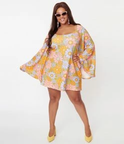 Smak Parlour Plus Size Avocado Green & Multicolor Daisy Downtown Scene Dress 1960s