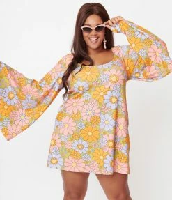 Smak Parlour Plus Size Avocado Green & Multicolor Daisy Downtown Scene Dress 1960s