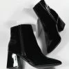 Verona Collection 1980s & 1990s Black Patent Leatherette Pointed Toe Heel Bootie