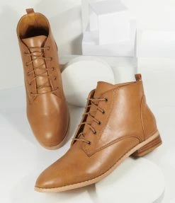 Cavort Int'l Inc (NYLA Shoes) 1970s Tan Oxford Ankle Boots