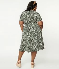 Lifestyle Group (UK) Ltd Plus Size Black & White Daisy Midi Dress