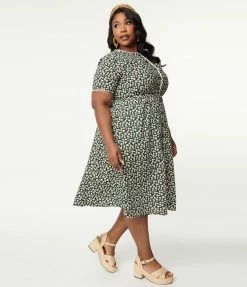 Lifestyle Group (UK) Ltd Plus Size Black & White Daisy Midi Dress
