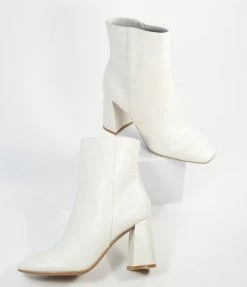 Joia 1970s White Crocodile Embossed Ankle Boots