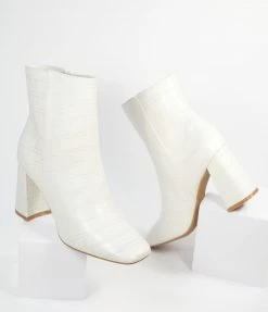 Joia 1970s White Crocodile Embossed Ankle Boots
