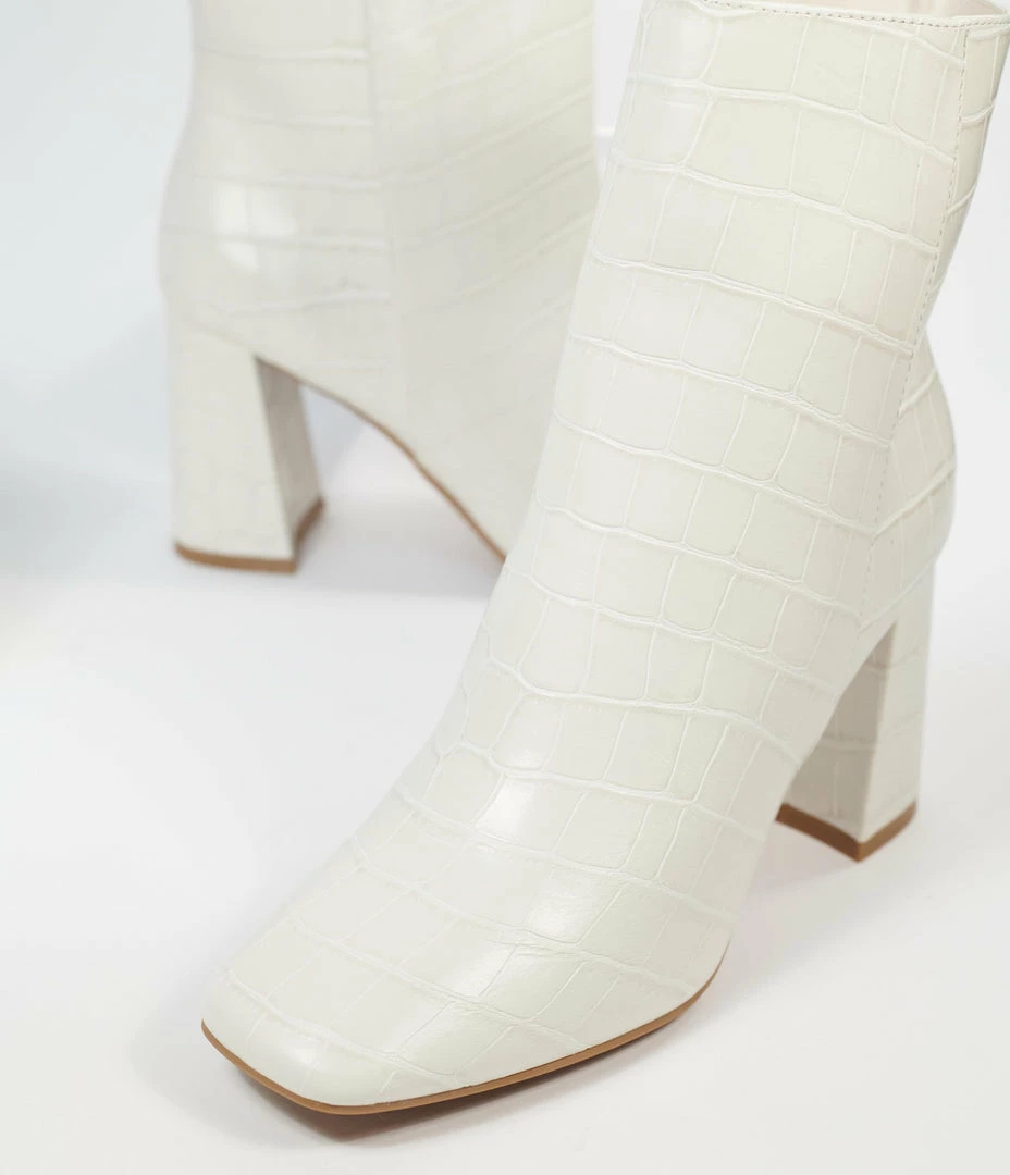 Joia 1970s White Crocodile Embossed Ankle Boots