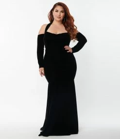 Unique Vintage Plus Size Black Velvet Elvira Gown Unique Vintage Brand