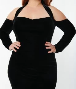 Unique Vintage Plus Size Black Velvet Elvira Gown Unique Vintage Brand