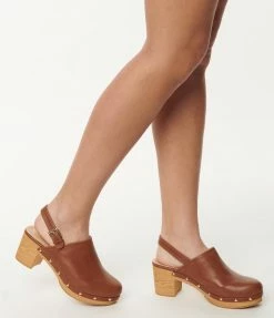 In Touch Footwear 1970s Brown Leatherette Clog