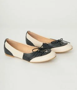 Lifestyle Group (UK) Ltd Cream & Black Dotted Spectator Saddle Flats 1950s