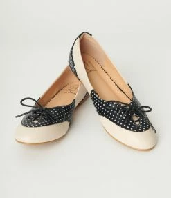 Lifestyle Group (UK) Ltd Cream & Black Dotted Spectator Saddle Flats 1950s