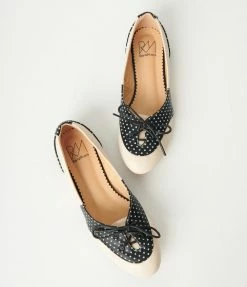 Lifestyle Group (UK) Ltd Cream & Black Dotted Spectator Saddle Flats 1950s