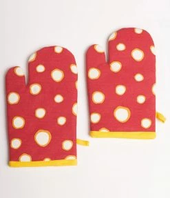 Faire (Streamline) Red & White Polka Dot Oven Mitt Set Accessories