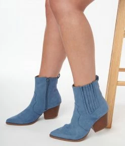 Qupid 1970s Blue Suede Booties
