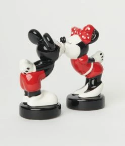 Bioworld Accessories Mickey & Minnie Kissing Salt & Pepper Shaker Set
