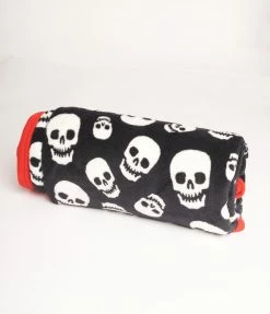 Sourpuss Lust For Skulls Fleece Blanket Accessories