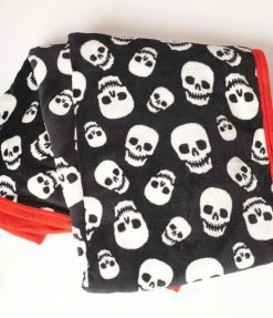 Sourpuss Lust For Skulls Fleece Blanket Accessories