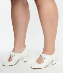 Pleaser 1930s & 1940s Vintage White Leatherette Wiggle Bow Heels