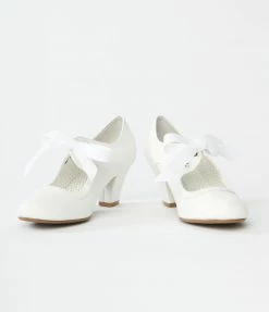 Pleaser 1930s & 1940s Vintage White Leatherette Wiggle Bow Heels