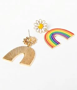 FAME Accessories Rainbow & Daisy Drop Earrings