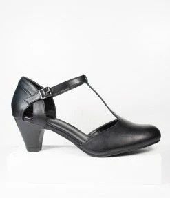 Unique Vintage Black Leatherette Closed Toe T-Strap Roxy Pumps Flapper