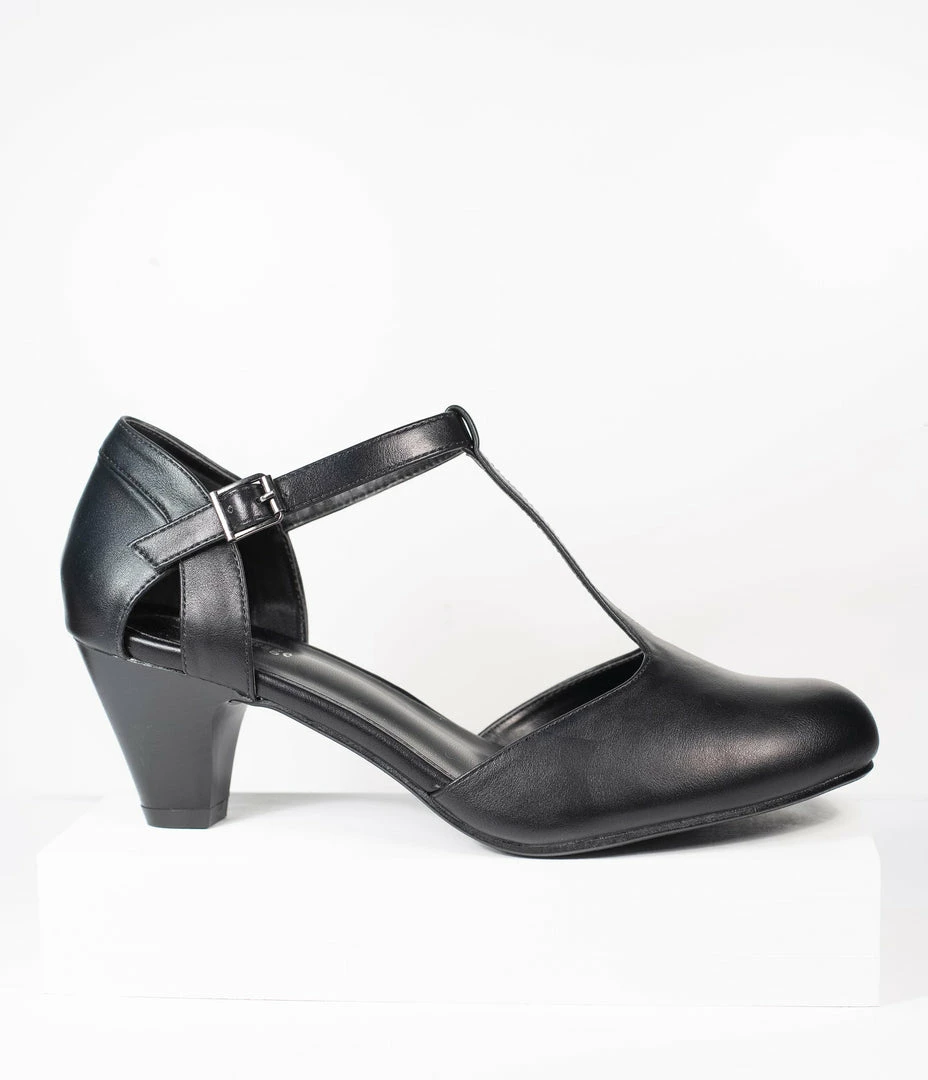 Unique Vintage Black Leatherette Closed Toe T-Strap Roxy Pumps Flapper